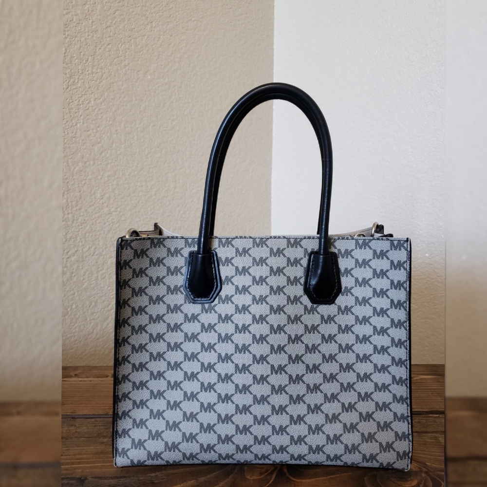 $$Final Sale$$ Michael Kors Large Mercer Tote - Picture 3 of 7